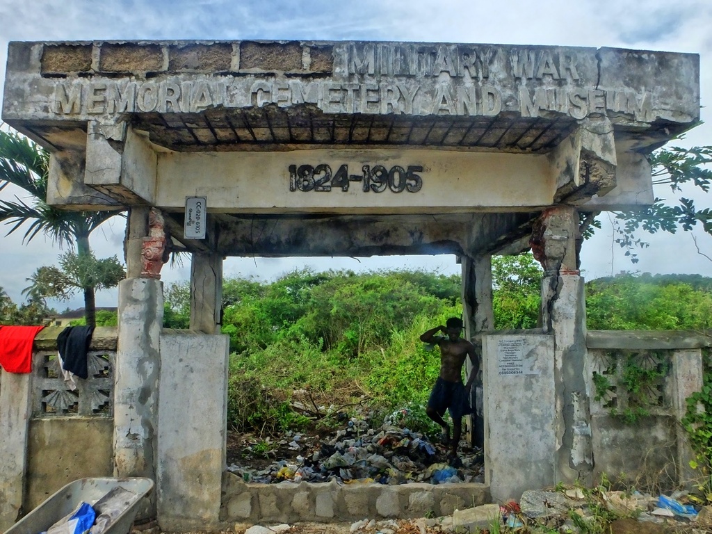 1824 War Cemetery Cape Coast, Ghana (c) Remo Kurka