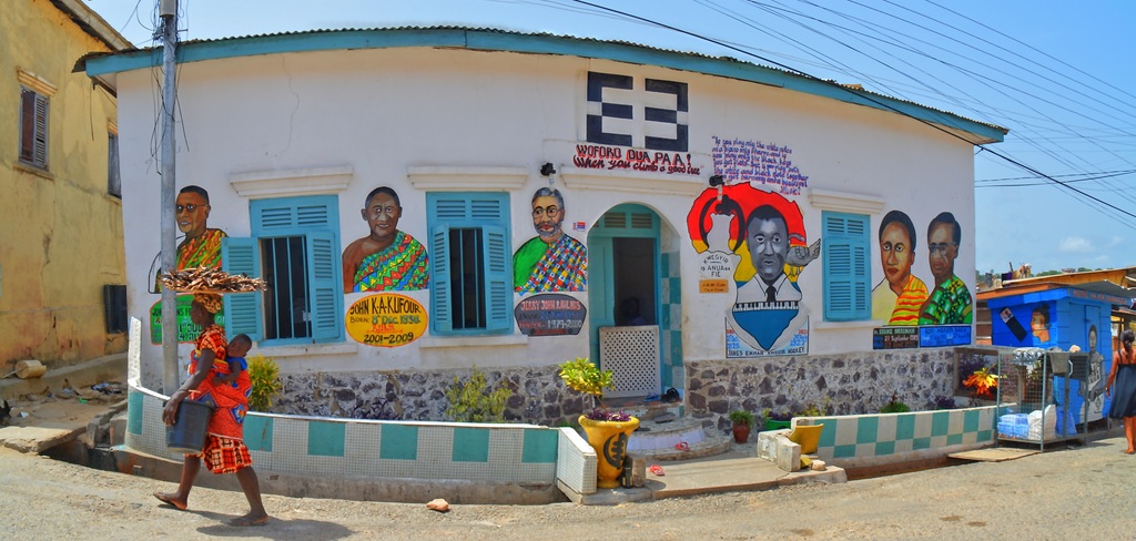 Colorful house in Cape coast, ghana, Acrican Arts, Grafitti,Graffiti,